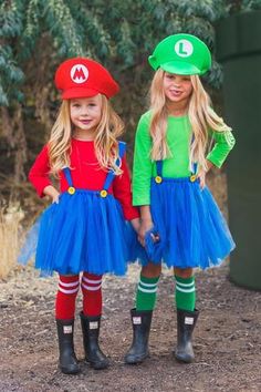 Mario Girl Costume, Mario Girl, Mario Costume Diy, Mario And Luigi Halloween, Luigi Halloween Costume, Mario Bros Costume, Mario Halloween Costumes, Super Mario Costumes, Costumes For Teenage Girl