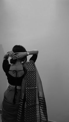 Red Saree Caption For Instagram, Saree Snapchat Story, Saree Photoshoot Ideas Creative, Saree Selfie Poses, Saree Pics Poses Selfie, Hidden Face Aesthetic, Black And White Saree