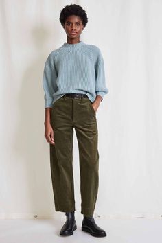 Corduroy Pants Outfit, Khakis Outfit, Apiece Apart, Work Wardrobe, Professional Outfits, Inspiration Mode, Looks Style, Pants Outfit, Trousers Women