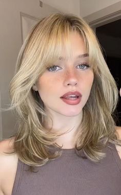 Haircuts 2023 Women Medium, Layered Hair For Thinning Hair, Medium Length Shag Hairstyles Shaggy Haircuts Fine Hair, 60s Long Bob, Sabrina Carpenter Hair Short, Blowout Hair Bangs, 70s Layered Hair Short, Angle Haircut, Short Hair Bangs Layers