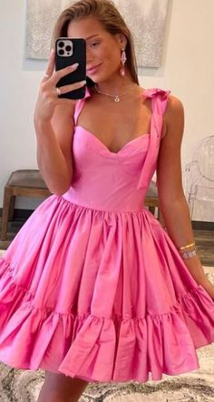 Black Tie Gowns, Homecoming Dresses For Teens, Short Graduation Dresses, Bow Straps, 80s Prom Dress, Dresses A Line, Black Tie Gala, Pretty Prom Dresses, Cocktail Event