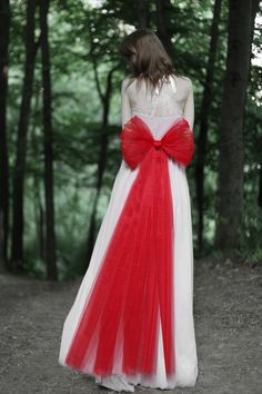 Detachable red tulle bow belt 
#bowbelt #bridalbow #weddingbow #tulletrain #tullesash #redbowbelt #fairyprom #bigbowbelt Fairy Tail Wedding, Wedding Tulle, Indian Bride Makeup, Tulle Bow, Bow Sash, Ribbon Dress, Tulle Bows, White Prom Dress, For Wedding Dress