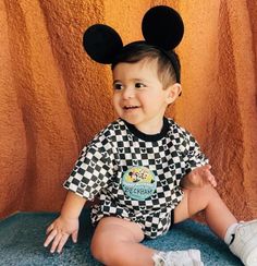 ● This listing ● Black FELT Mouse ears (no sparkle)  Fits all ages 6mo-adult ● Shipping ● Orders ship within 48 hours of receipt. (Holidays not included) ● How to wear ● These ears are attached to a sturdy headband that is designed to sit on top of the head. ● More Mouse/Mouse Ear options available here ● https://www.etsy.com/shop/CutestLittleDay?ref=seller-platform-mcnav&section_id=20394355 ● Customer Photos: Crystal Mickey Mouse Hat Ears, Animal Kingdom Mickey Ears, Mouse With Big Ears, Black Mickey Ears, Diy Mouse Ears Headband Mice, Boy Black, Chandler Az, Felt Mouse, Mickey Mouse Ears