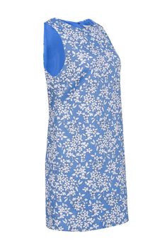 Get ready to brunch in style with this Alice & Olivia blue and white floral jacquard dress. The sleeveless shift design is perfect for warmer weather and pairs beautifully with a white platform sandal heel. Elevate your wardrobe with this chic and playful dress. Size 8 Shell 74% Cotton, 24% Nylon, 2% Elastane Lining 94% Polyester, 6% Elastane Exposed back zipper Sleeveless Shift silhouette Bust 38" Waist 36" Shoulder to hem 34" White Platform Sandals, Stacey Bendet, White Platform, Blue And White Floral, Alice And Olivia, Platform Sandals Heels, Floral Jacquard, Jacquard Dress, Size 8 Dress