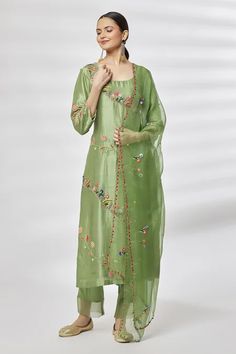 Buy Kasturi Tikmani Green Pure Dupion Silk Floral Pattern Straight Kurta Set Online | Aza Fashions Designer Suits For Wedding, Embroidery Fashion Detail, Designer Bridal Lehenga, Salwar Designs, Round Pattern, Linen Shirts Women, Kurti Embroidery Design, Kurta Neck Design, Suit Pattern