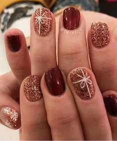 Holiday Nails Easy, Christmas Nail Art Easy, Xmas Nail Art, Holiday Nail Designs, Cute Christmas Nails, Christmas Nails Easy, Christmas Gel Nails, Christmas Nail Art Designs, Holiday Nail Art