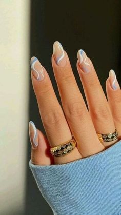 Découvrez la nouvelle tendance manucure ultra résistante et très naturelle, et comment l'adopter selon Pinterest. Ideas Pedicure, Nails Metallic, Nails Holographic, Nails Bridal, Nails Gradient, Nails Marble, Nails Floral, Nails Neon, Nails Pastel