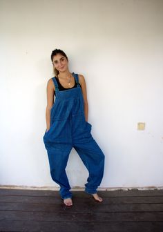 "Vintage Yessica at C & A blue denim overalls, high waist with a cord for cinching, oversized fit, green plastic buckle, adjustable straps, two large side pockets, adorn red, blue, and green stitches on the left pocket. aside from minor signs of wear, good vintage condition clean, and ready to wear. **Model is 5'7\" and size S for reference.**   Approximate size: One size fits most - Tag size: 44 - Please refer to the measurements M E A S U R E M E N T S -were taken with garments laying flat, pl Womens Overalls, Blue Denim Overalls, Overalls Vintage, Jeans Overall, Overalls Women, Jeans Jumpsuit, Denim Overalls, Blue Denim Jeans, Boho Hippie