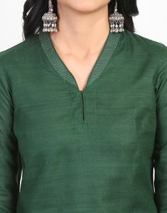 Salwar Neck Designs, Indian Kurti Designs, Churidar Neck Designs, Neck Designs For Suits, Kurti Neck, Long Kurti Designs