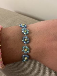 This bracelet is made in a flower shape with big beads. Daisy Flower Bracelet, Big Daisy, Flower Bracelet, Daisy Flower, Flower Shape, A Flower, Arm Band, Jewelry Bracelets, Daisy