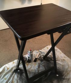 a table that has been painted brown with some spray paint on the top and underneath it