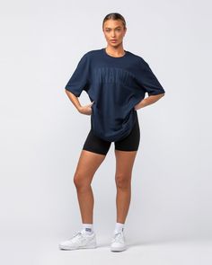 Oversized Gym Tee, Gym Oversize Outfit, Oversized Gym Outfit, Gym Ideas, Cropped Joggers, Gym Outfits, Long Sleeve And Shorts, Gym Shirts