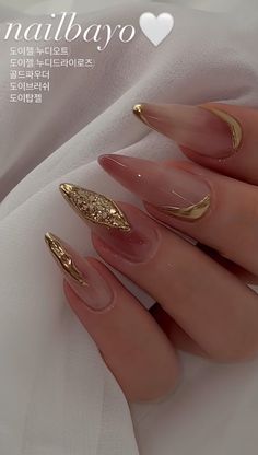 Maquillage Yeux Cut Crease, Elegant Touch Nails, Bling Bottles, Gold Nail, Casual Nails, Nails Prom, Soft Nails