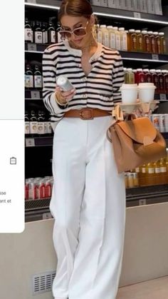 Model Baju Hijab, White Trousers Outfit, White Pants Outfit, Classic Style Outfits, Stripe Outfits, Elegante Casual, Casual Chic Outfit, Fashion Mistakes