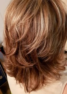 Mid Length Bouncy Hair, Mid Length Shag Haircut, Waterfall Layers Haircut, Long Silver Hair, Medium Hair Styles For Women, Haircuts For Medium Length Hair, Easy Hair Cuts, Layered Haircuts For Medium Hair, Medium Layered Hair