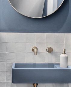 This beautiful guest bathroom designed by @naibudesign_ proves small rooms are just as important when designing your home.

Featuring our wall mounted 01 Shelf basin in Copan blue this is the perfect choice for the space as it to takes up minimal space but has maximum impact.

Our coloured concrete basins are all handmade in Perth, Western Australia and shipped worldwide in 2-5 days. Which would you choose? Blue Powder Room, Coloured Concrete, Modern Powder Room, Guest Bathroom Design, Wc Design