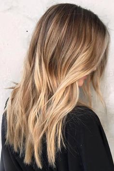 Las nuevas mechas balayage se llaman toasted coconut van a causar furor este Otoño/Invierno 2018-2019 y son perfectas para castañas que quieren ser rubias. Roasted Coconut, Black Cherry Hair, Balayage Ideas, Hair Charms, Cherry Hair, Ash Blonde Hair