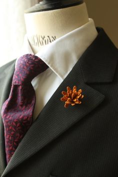 Flower Lapel Pin - boutonniere - Daisy Flower - Rusted orange Alcantara®This Lapel Pin is made of Alcantara® and a 2" silver  color stick pin.The perfect finishing accessory, this  lapel flower pin is a modern necessity for all men. Can be worn on a suit lapel, jacket or vest for both casual and formal occasions.I made these Lapel Pins entirely myseft in my workshop in Paris. And these Lapel Pins are ready-made, and will be shipped out within 3 days of the purchase date.My Lapel Pins are limited Tie Accessories Men, Flower Dark, Black Tie Attire, Flower Lapel, Groomsmen Boutonniere, Wedding Boutonniere, Flower Lapel Pin, Lapel Pins Mens, Lapel Flower