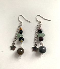 Green Diy Jewelry, Homade Jewelry Aesthetic, Glass Bead Jewelry Ideas, Lighter Reference, Unique Diy Earrings Ideas, Diy Earrings Aesthetic, Earring Design Ideas, Hippie Jewelry Diy, Whimsigoth Jewelry