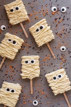 halloween treats that look like marshmallows with eyes and googly eyes on them