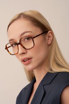 Photochromatic Glasses, Glasses Model, Glasses Inspiration, Oversized Glasses, Creative Portrait Photography, Fashion Eye Glasses, Clean Makeup, Stylish Glasses