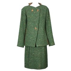 Geoffrey Beene Green Tweed Ensemble with inserts of open weave pink-peach tweed in signature body contouring cuts. Lined completely in green polka dot silk taffeta, Beene approached his sportswear with a luxuriant hand. Single pleat slim skirt with similar inserts and side pockets. The jacket is held by 3 oversized large faux tortoise "bubble" buttons. Signature architectural collar. 1990s USA. Excellent condition. Jacket: Length 27". Bust 36", Waist 34", Hip 40" Sleeve 23.5", Shoulder blade fro Forest Green Suit, Geoffrey Beene Dress, Suits Outfits, Best Fashion Designers, Green Tweed, Slim Skirt, Geoffrey Beene, Vintage Clothes Women, 1990s Fashion