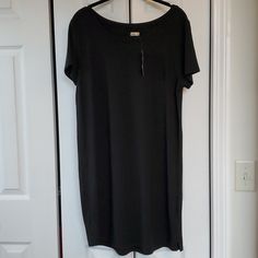 Brand New With Tags Holister Tshirt Dress Super Soft And Flattering Size Medium Black T-shirt Dress For Loungewear, Casual Black Knee-length Top, Casual Black Short Sleeve T-shirt Dress, Black Relaxed Fit T-shirt Dress With Crew Neck, Black Relaxed Fit T-shirt Dress With Short Sleeves, Black Relaxed Fit Dress With Crew Neck, Maroon Floral Dress, Black Off Shoulder Dress, White Lace Mini Dress