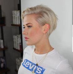 Hair Bun Styles, Girls Short Haircuts, Short Hair Pixie Cuts, Bun Styles, Peinados Fáciles Para Cabello Corto, Hair Appointment, Playing With Hair, Penteado Cabelo Curto, Happy Hair