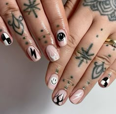 Alternative Short Nails, Alternative Nails Designs, Spooky Halloween Nails, Halloween Nail Ideas, Natural Acrylic, Natural Acrylic Nails, Nails Trending, Alternative Aesthetic