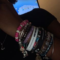 Body Jewelry Diy, Girly Bracelets, Crystal Bead Jewelry, Glo Up, Wrist Jewelry, Bead Charms Diy, Dope Jewelry, Jewelry Accessories Ideas, Girly Accessories