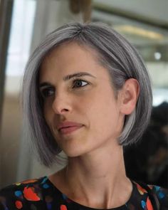 Grey Bob Hairstyles, Classic Bob Haircut, Chin Length Cuts, Gorgeous Gray Hair, Edgy Haircuts, Chin Length Bob, Bob Haircut For Fine Hair