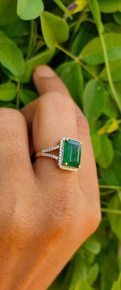 Emerald Ring Design, Gold Emerald Engagement Ring, Wedding Ring Emerald, Emerald Anniversary, Heirloom Ring, Trending Jewellery, Heirloom Rings, Ring Cuts