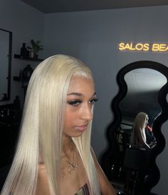 i love how she’s always trying a new color 👱🏽‍♀️ can never go wrong with blondeeee service: frontal wig install • • located in: 📍Gaithersburg, MD • • wig customization and install bookings are open via dms! 🤎 • • #wigcustomization #wiginstall #hairstylist #lacewig