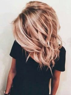 30+ Light Strawberry Blonde Hair Styles You Will Love Beachy Blonde, Effortless Hair, Messy Curls, Wavy Lob, Strawberry Blonde Hair, Hair Color And Cut, Strawberry Blonde, Hair Envy