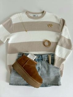 Preppy Outfits Christmas, Laid Out Outfits, White Converse Outfits, Autumn Outfit Inspo, School Fits, Simple Trendy Outfits