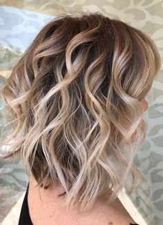 As the country is in lockdown, you couldn’t go for the expensive route of doing a full makeover. Well, by getting creative with your... Hair Color Ideas Light Brown, Hair Color Ideas Light, Hair Colors Balayage, Bright Balayage, Short Light Brown Hair, Dimensional Hair Color, Loose Curls Hairstyles