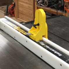 Magswitch Vertical Featherboard Pro - 81101302, Featherboards, Magswitch,Magswitch - Magswitch Tools Wood Shops, Table Saw Fence, Lifting Devices, Magnetic Tools, Welding And Fabrication, The Saw, Furniture Repair, Steel Table, Table Saw