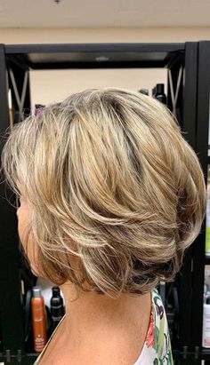 Easy Hair Cuts, Layered Hairstyles, Chin Length Hair, Short Hairstyles For Thick Hair, Bob Hairstyles For Fine Hair, Short Layered Haircuts, Penteado Cabelo Curto, Haircut For Thick Hair