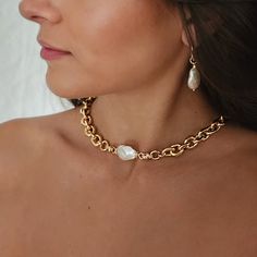 PRODUCT DESCRIPTION Gold chunky chain pearl choker necklace. This necklace has super-sophisticated design that creates a unique look. If you want to make your outfit look amazing and with a presence, don't miss the necklace on your neck! Chunky Lariat Pearl Necklace; MEASUREMENT AND SIZE : (On the model) ✦The total length of the necklace is 14 inches (on the model) + 2 inches extension chain. ✦The size of the pearl is 20mm*15mm. MATERIAL: This necklace is made from  ✦ 18K gold plated brass: Tarn Chunky Chain Pearl Necklace For Gift, Pearl Necklace With Chunky Chain For Gift, Pearl Jewelry With Chunky Chain For Gift, Elegant Chunky Jewelry Choker, Elegant Chunky Choker Jewelry, Elegant Chunky Choker, Elegant Chunky Chain Link Choker, Statement Pearl Necklace, Jewelry Stacking