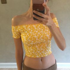 This Beautiful Daisy Print Off The Shoulder Crop Top Is Perfect For Summer With Its Fun Bright Yellow Color And Cute White Daisy Floral Design It’s Sure To Be The Perfect Top For Any Occasion! Any Questions Please Ask Cute Yellow Stretch Tops, Cute Stretch Yellow Tops, Yellow Floral Print Crop Top For Spring, Spring Floral Print Yellow Crop Top, Spring Yellow Floral Print Crop Top, Yellow Stretch Crop Top For Beach, Yellow Stretch Crop Top For The Beach, Yellow Stretch Short Sleeve Crop Top, Comfortable Yellow Crop Top For Beach