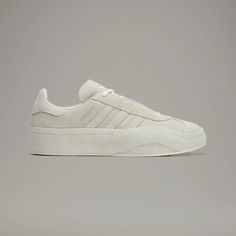 Gazelle Adidas, Adidas Classic, Walk In My Shoes, Adidas Shop, Mens Lifestyle, Adidas Gazelle Sneaker, Adidas Gazelle, Athletic Sneakers, Yohji Yamamoto