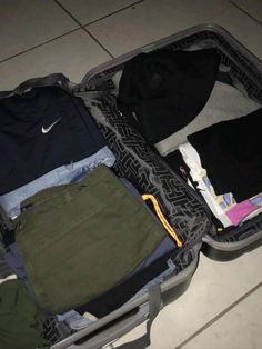 Packing Baju Koper Snap, Packing Koper Snapgram, Prepare Koper, Peking Barang, Packing Koper, Types Of Shorts, Video Call With Boyfriend Screen Photo, Packing Clothes