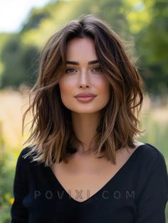 Medium Short Brunette Haircut, Brunette Hair Short Layers, Long Bob For Long Face, Straight Haircut Ideas Medium, Long Bob Haircuts For Women Fine Hair, Lob Hair Cuts For Women, Above Shoulder Haircut With Bangs, Hairstyles For Fuller Faces For Women, Lob Haircut Oval Face