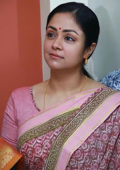 Mozhi Movie, Jothika Surya, Thali Designs, Indian Natural Beauty, South Actress, Churidar, Indian Beauty Saree, India Beauty, Actress Photos