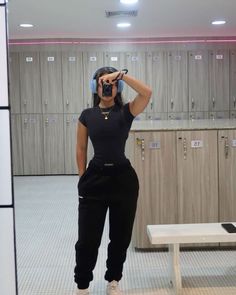 Good Shape Body Girl, Insecure Gym Outfits, Fitness Body Dress Outfit, Autumn Gym Outfit, Fashion Inspo Outfits Vision Board, Sweats Workout Outfit, Casual Gym Fits, Women’s Gym Clothes, Gym Fits For Winter