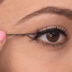 Eyeliner Cat, Easy Cat Eye, Make Up Diy, Winged Eyeliner Makeup, Easy Winged Eyeliner, Membentuk Alis, Makeup Tip, Cat Eye Makeup