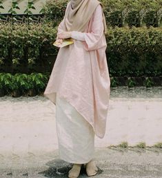 Indonesian Clothing, Model Dress Kebaya, Stylish Outfits Casual, Muslim Women Fashion, Muslim Fashion Hijab