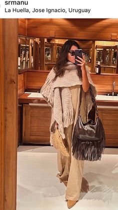 Boho Chic Winter Outfits, Boho Winter Outfits Hippie, Winter Hippie Outfits Boho, Winter Boho Outfits, Winter Hippie Outfits, Bohemian Winter Outfits, Boho 2024, Bohemian Style Winter, Winter Hippie