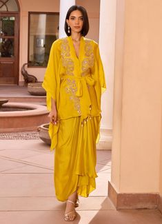 Yellow Embroidered Kimono Top With Drape Skirt Isha Gupta Tayal - Fabilicious Fashion Isha Gupta, Organza Tops, Yellow Kimono, Haldi Outfits, Haldi Outfit, Mehendi Outfits, Top Satin, Embroidered Kimono, Indian Wedding Wear