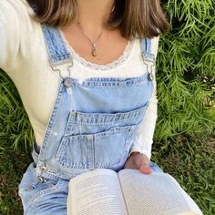 Skandinavian Fashion, Spring Fits, Reading A Book, Rory Gilmore, Looks Vintage, Spring Summer Outfits, Aesthetic Outfits, Look Cool, Cute Casual Outfits